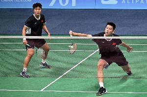 中国香港羽毛球公开赛：凤凰组合2-0马来西亚组合，晋级混双四强