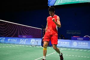 李诗沣直落两盘击败小波波夫，率先晋级中国香港羽毛球公开赛决赛