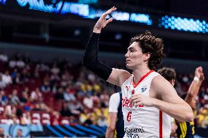 无处不在！奥斯曼上半场7中4得9分2板2助2断 三分2中1