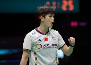 中国羽毛球大师赛女单次轮：王祉怡2-0泰国选手因达农 晋级八强