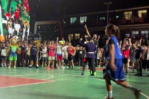 村BA篮球无国界！无民族！麦迪和贵州小孩的跨龄友谊...