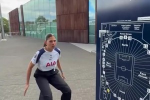 你有发言权！“小将”布冯当年是这样评价梅西和C罗的！